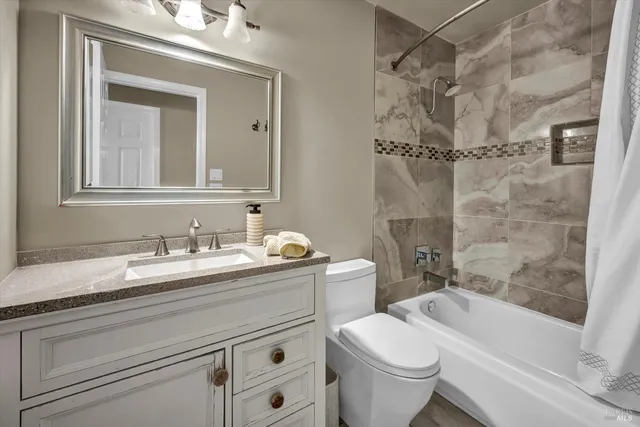 $1,095,000 | 1183 Mountain View Circle, Napa, CA 94558