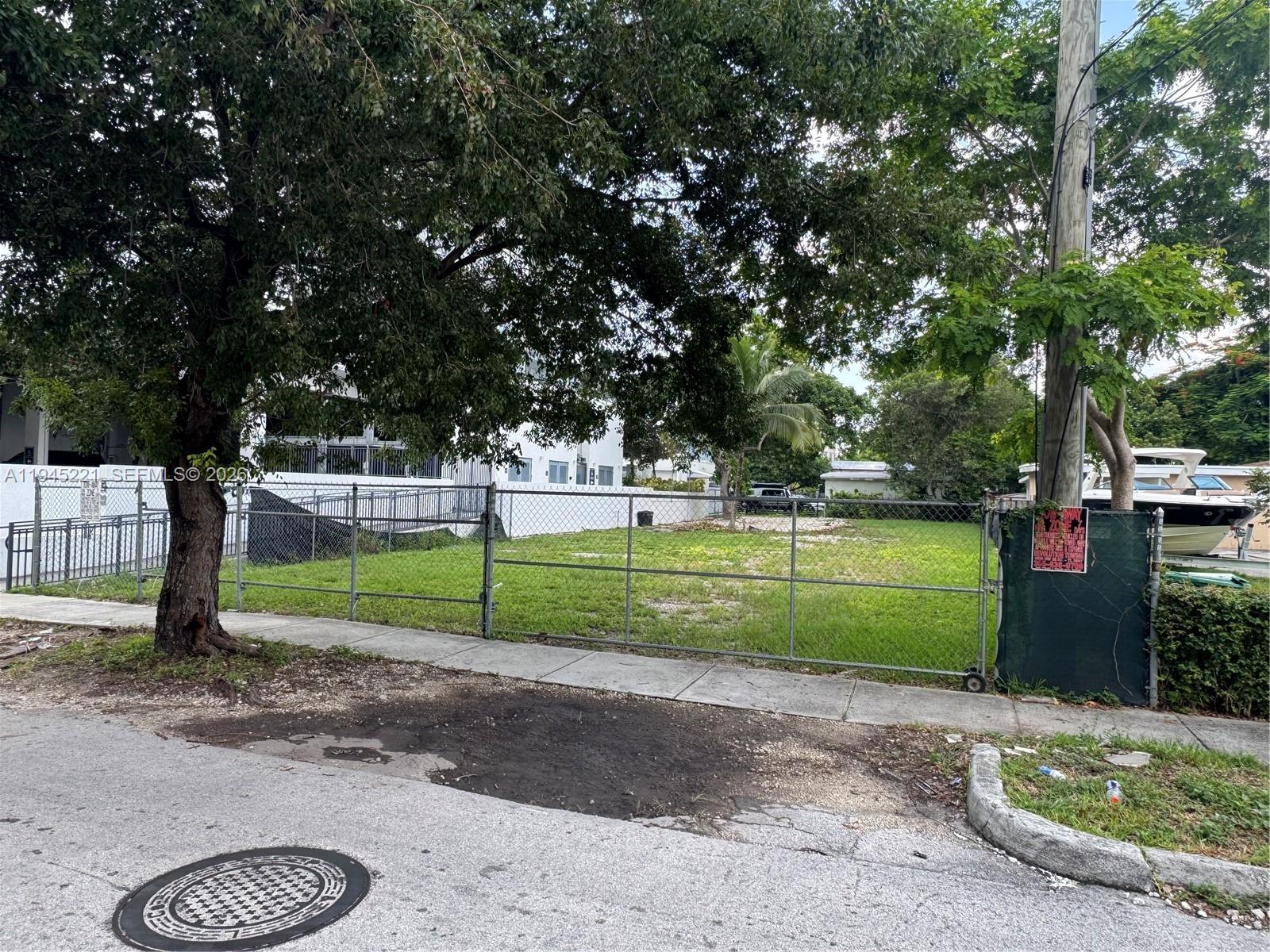 2720 Southwest 17th Street Miami, FL 33145 - Photo 3 of 5 a view of a park