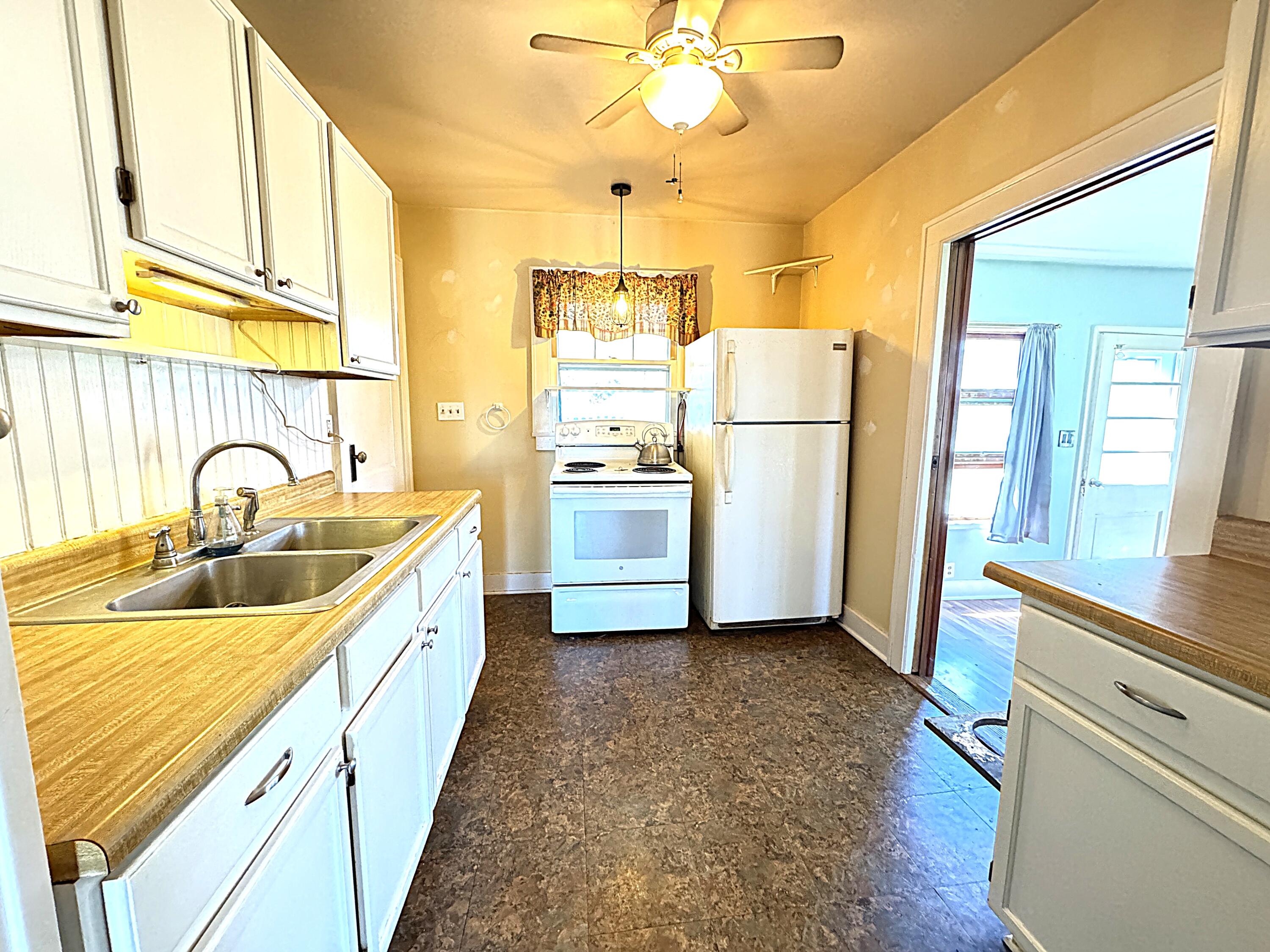 3316 Glendora Road Buchanan, MI 49107 - Photo 11 of 29 Kitchen