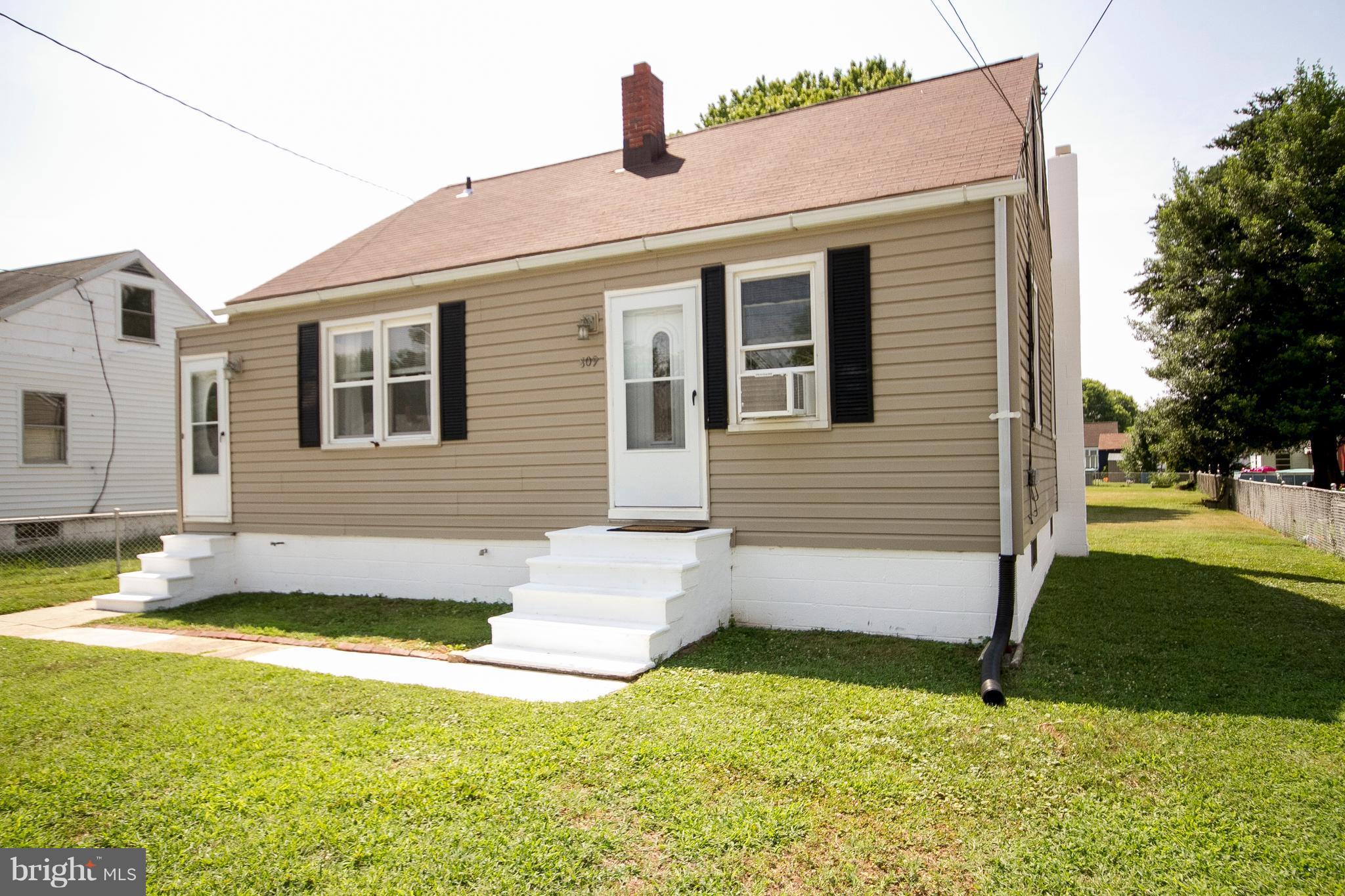 809 North Woodlynn Road Baltimore, MD 21221 - Photo 1 of 23 Exterior (Front)
