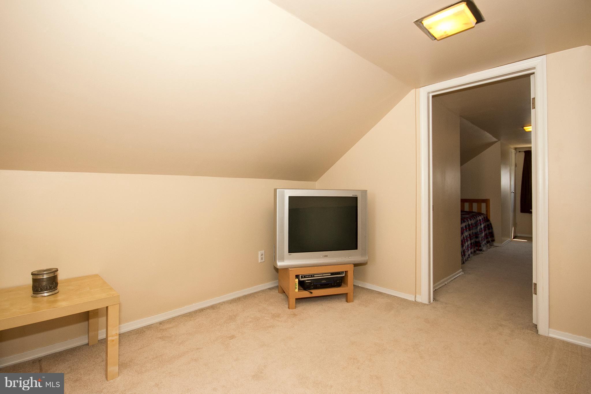 809 North Woodlynn Road Baltimore, MD 21221 - Photo 16 of 23 Bedroom