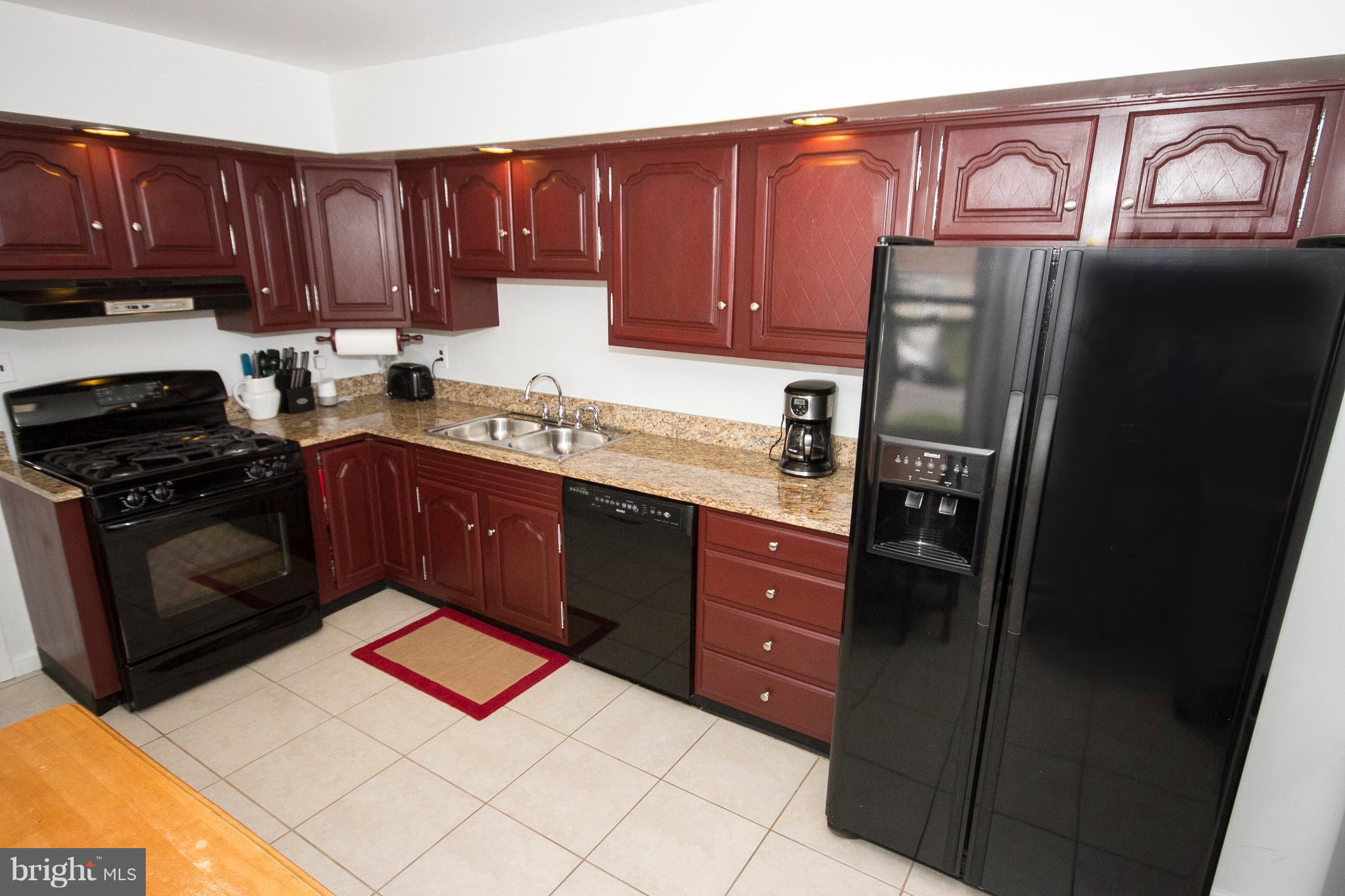 809 North Woodlynn Road Baltimore, MD 21221 - Photo 4 of 23 Renovated Kitchen