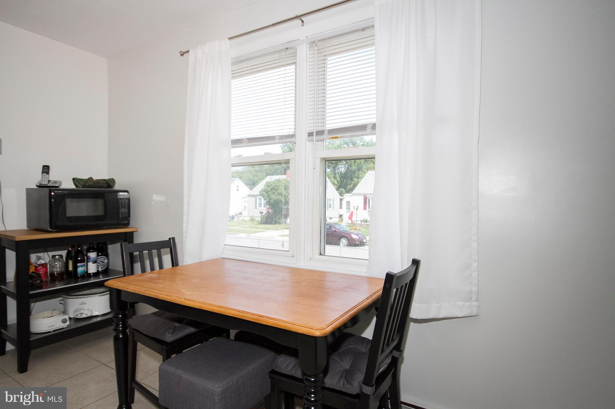 809 North Woodlynn Road Baltimore, MD 21221 - Photo 5 of 23 Eat in Kitchen
