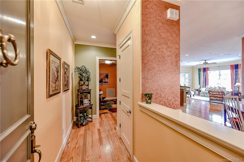 271 Queens Road, Unit 271 Charlotte, NC 28204 - Photo 2 of 24 Gallery Image 2