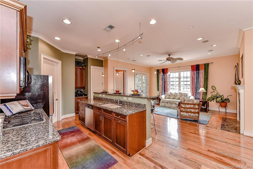 271 Queens Road, Unit 271 Charlotte, NC 28204 - Photo 12 of 24 Gallery Image 12