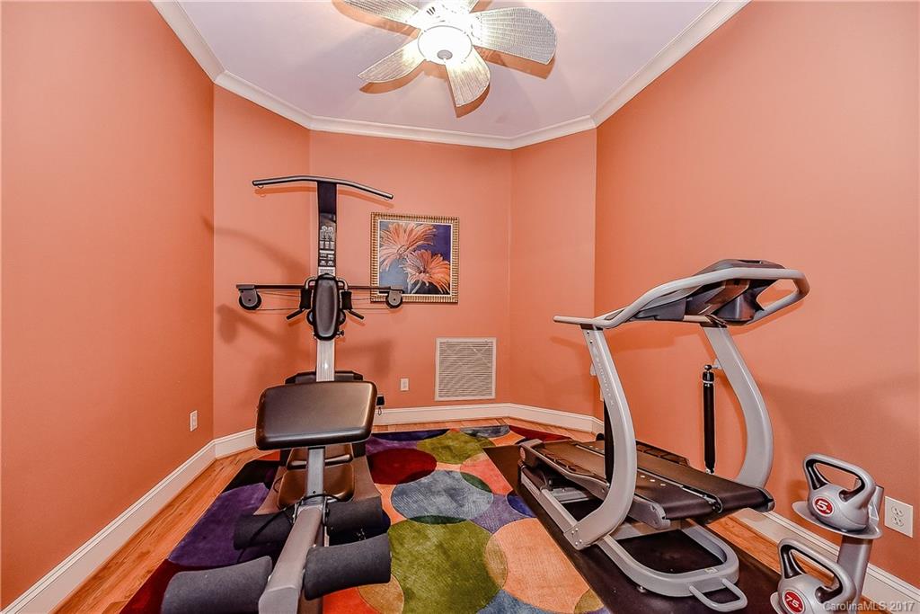 271 Queens Road, Unit 271 Charlotte, NC 28204 - Photo 3 of 24 Gallery Image 3