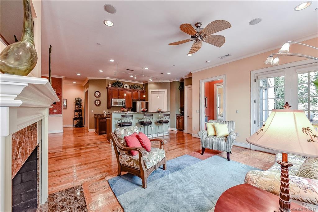 271 Queens Road, Unit 271 Charlotte, NC 28204 - Photo 5 of 24 Gallery Image 5