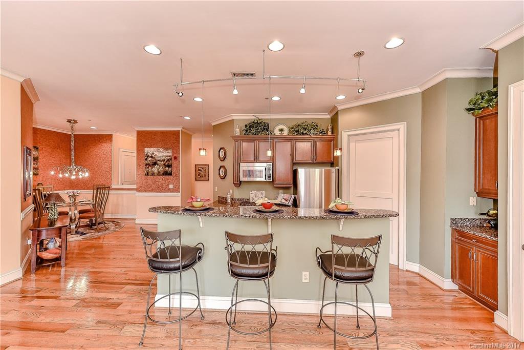 271 Queens Road, Unit 271 Charlotte, NC 28204 - Photo 6 of 24 Gallery Image 6