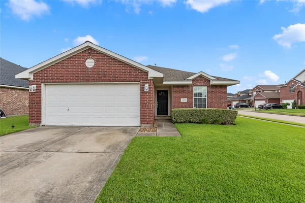 $2,150 | 10819 Redwood Drive, Baytown, TX 77523