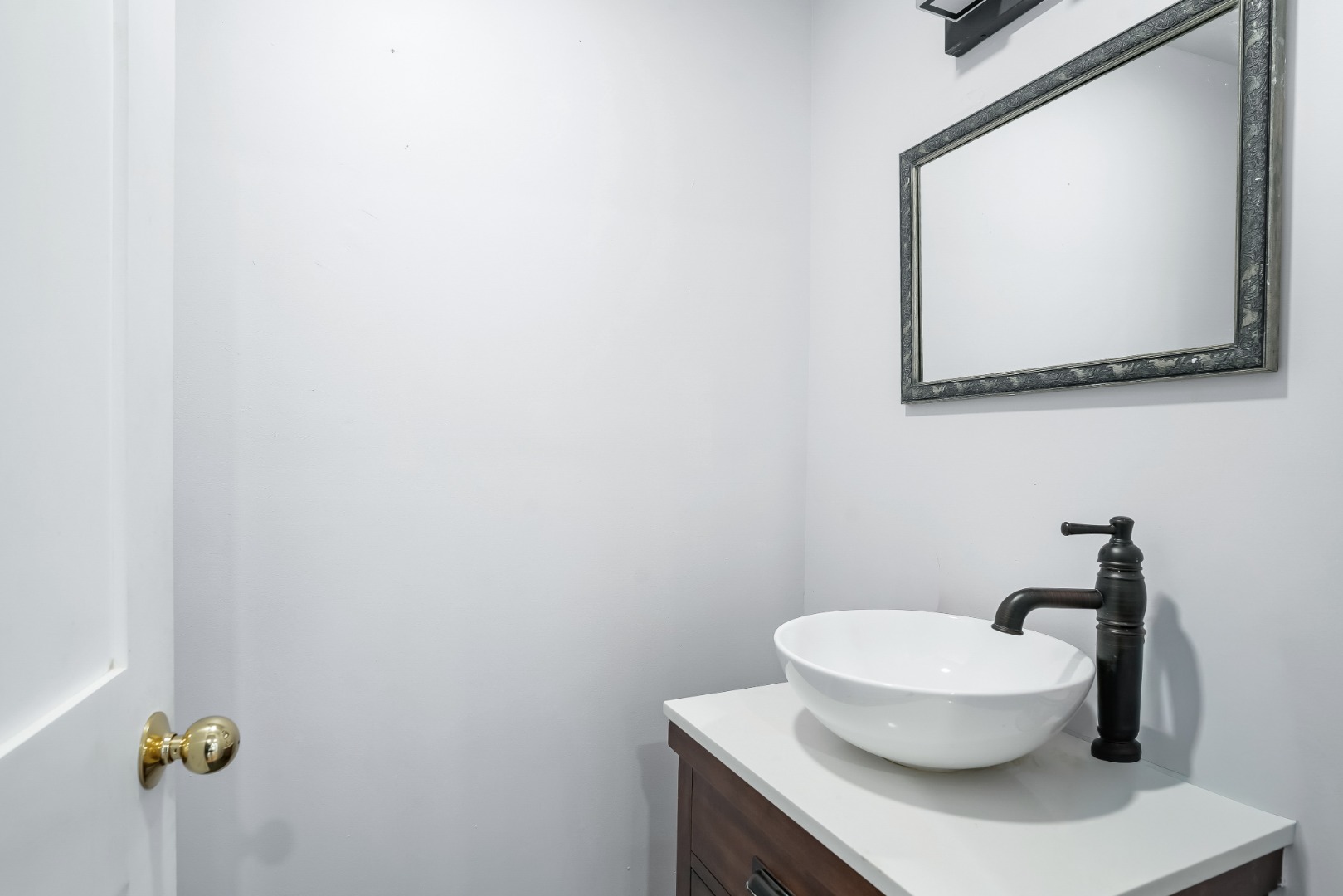 32 Norton Orchard Road Edgartown, MA 02539 - Photo 12 of 40 1st Floor Half Bath