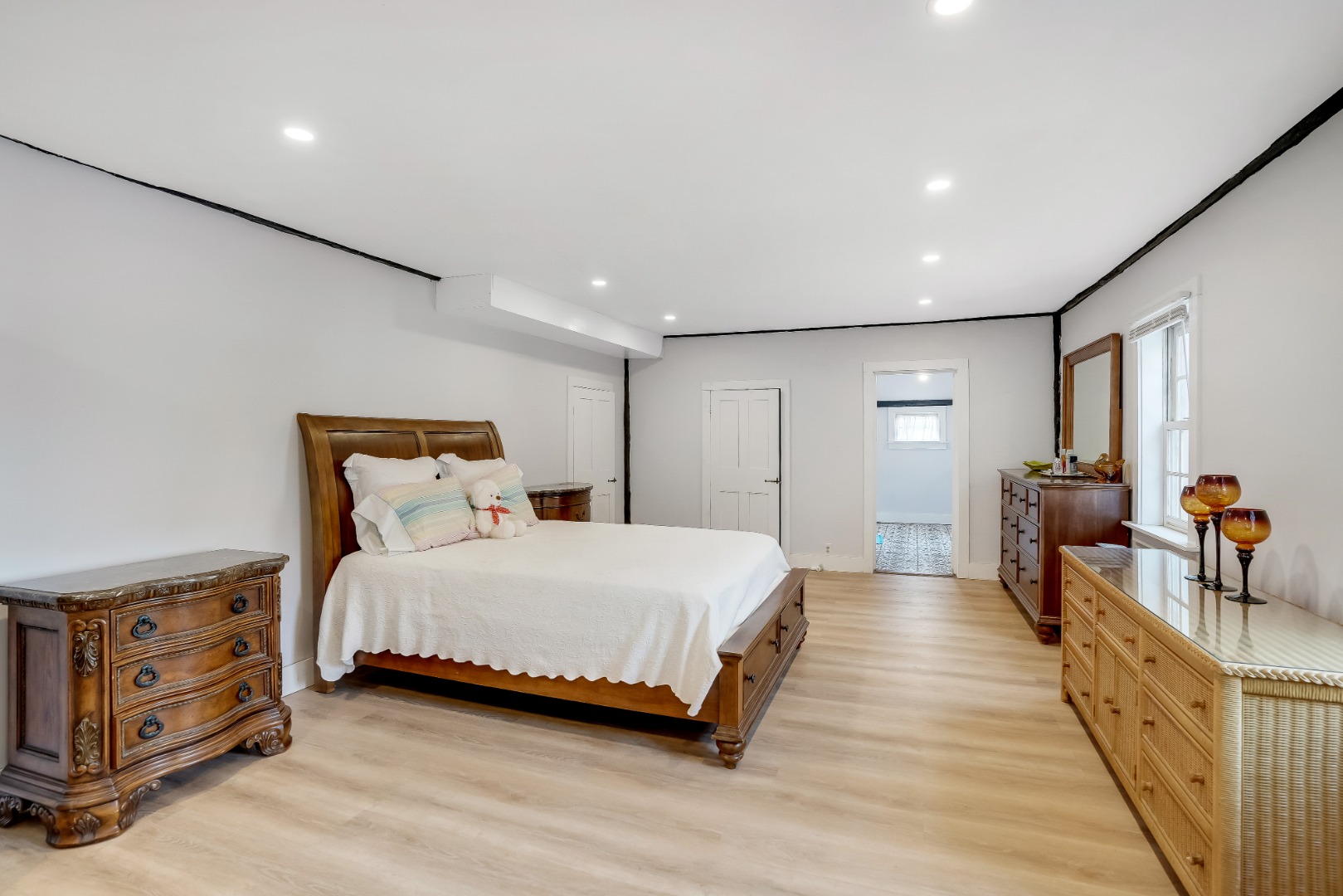 32 Norton Orchard Road Edgartown, MA 02539 - Photo 15 of 40 1st Floor Primary Two Closets to Full Bath