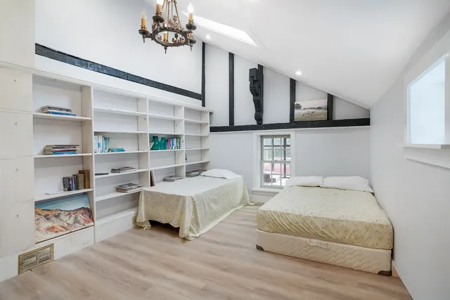 $1,900,000 | 32 Norton Orchard Road, Edgartown, MA 02539