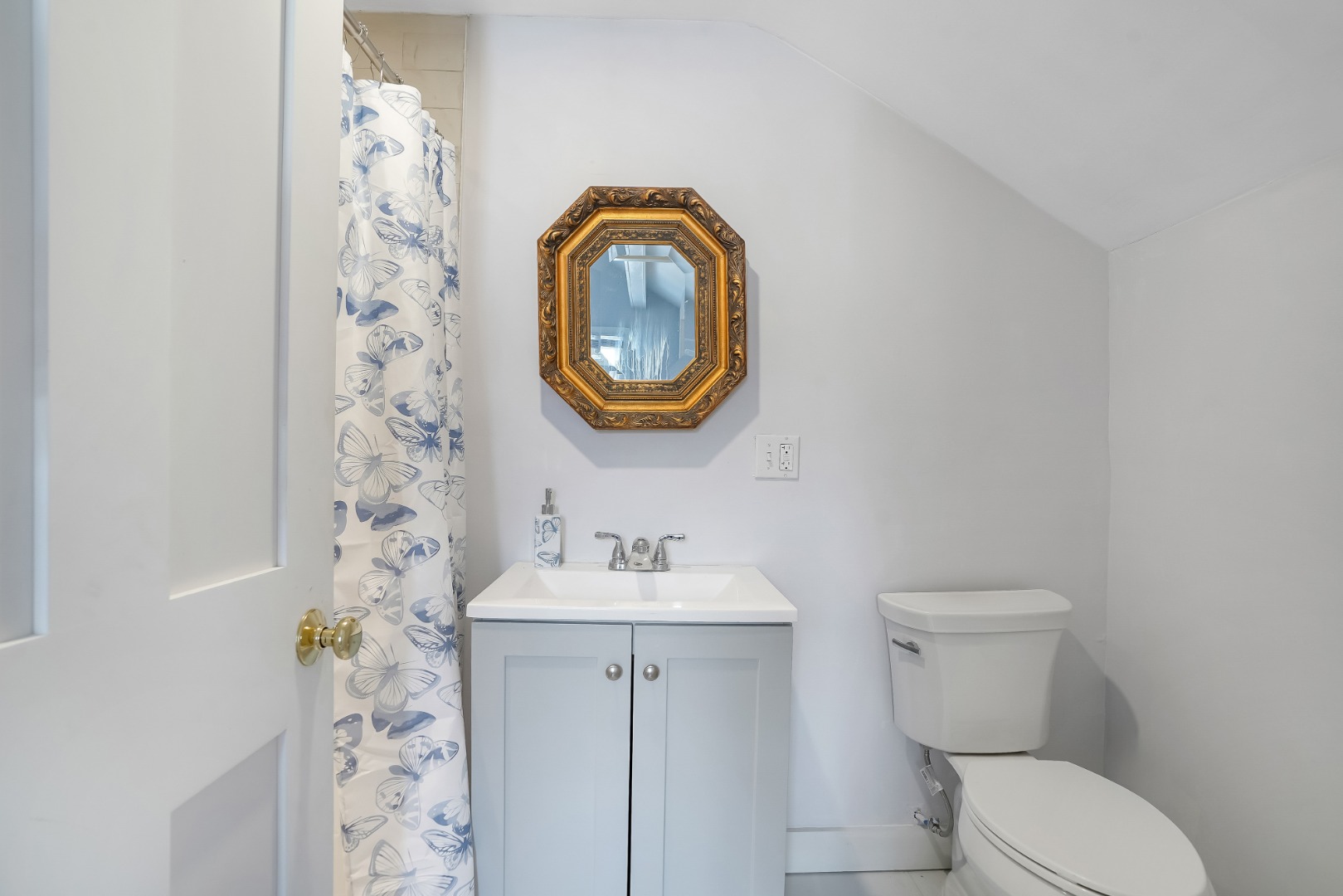 32 Norton Orchard Road Edgartown, MA 02539 - Photo 26 of 40 Second Floor 3rd Bedroom en suite Private Bath