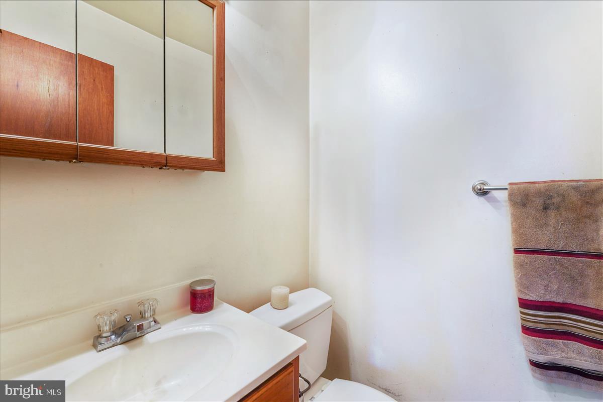 124 Morgan Road Aston, PA 19014 - Photo 12 of 27 1st floor half bath