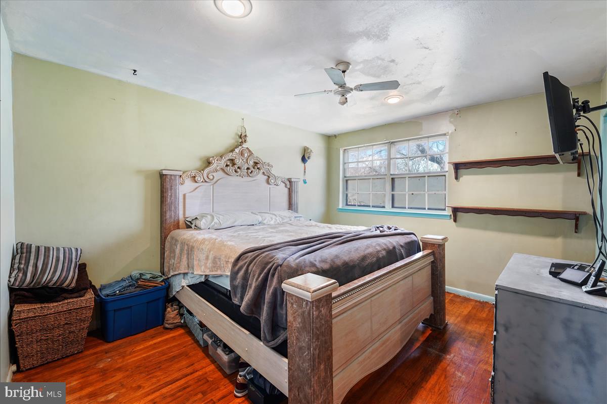 124 Morgan Road Aston, PA 19014 - Photo 13 of 27 Master bedroom