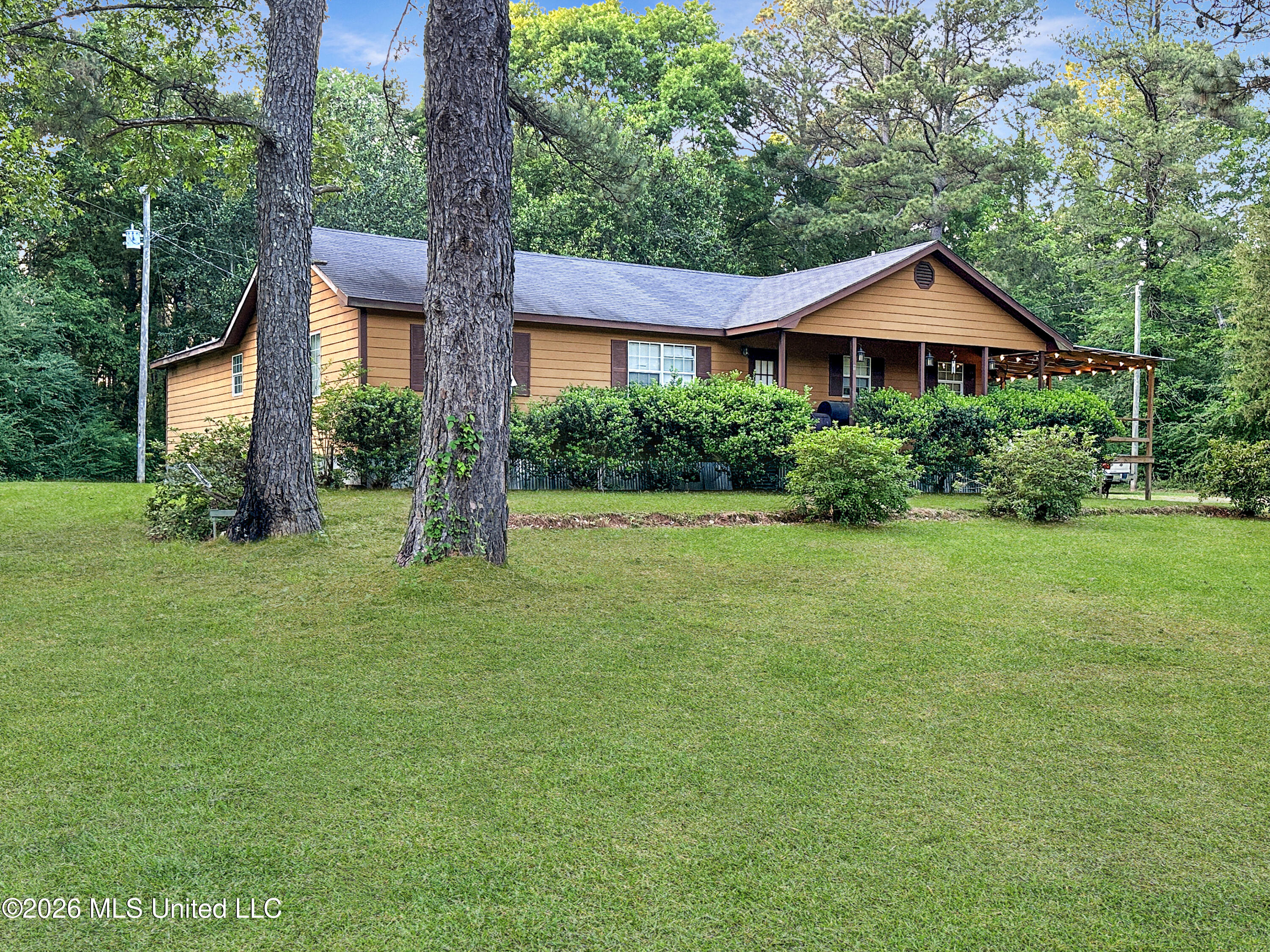 250 Lewis Road South Florence, MS 39073 - Photo 3 of 22 bda68f1371cda262d6286c6a04cdb632617570aa