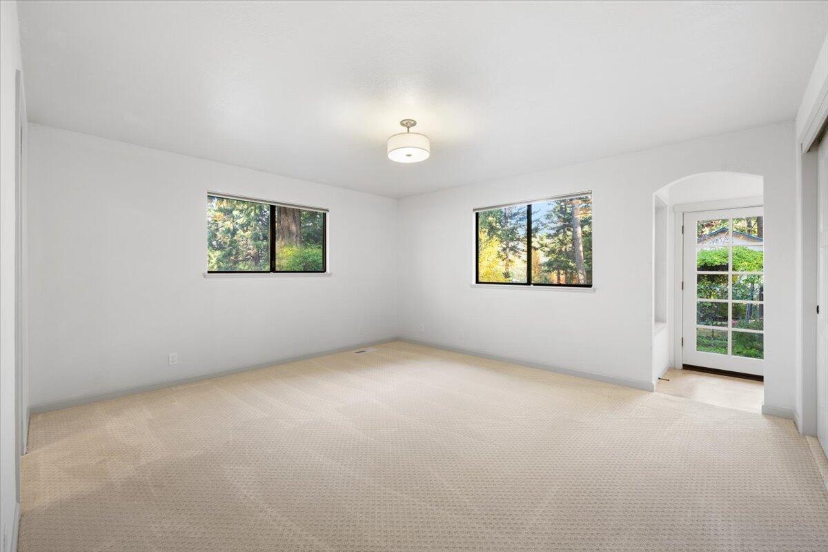 5757 Donaldson Road Grants Pass, OR 97526 - Photo 21 of 55 Primary Suite