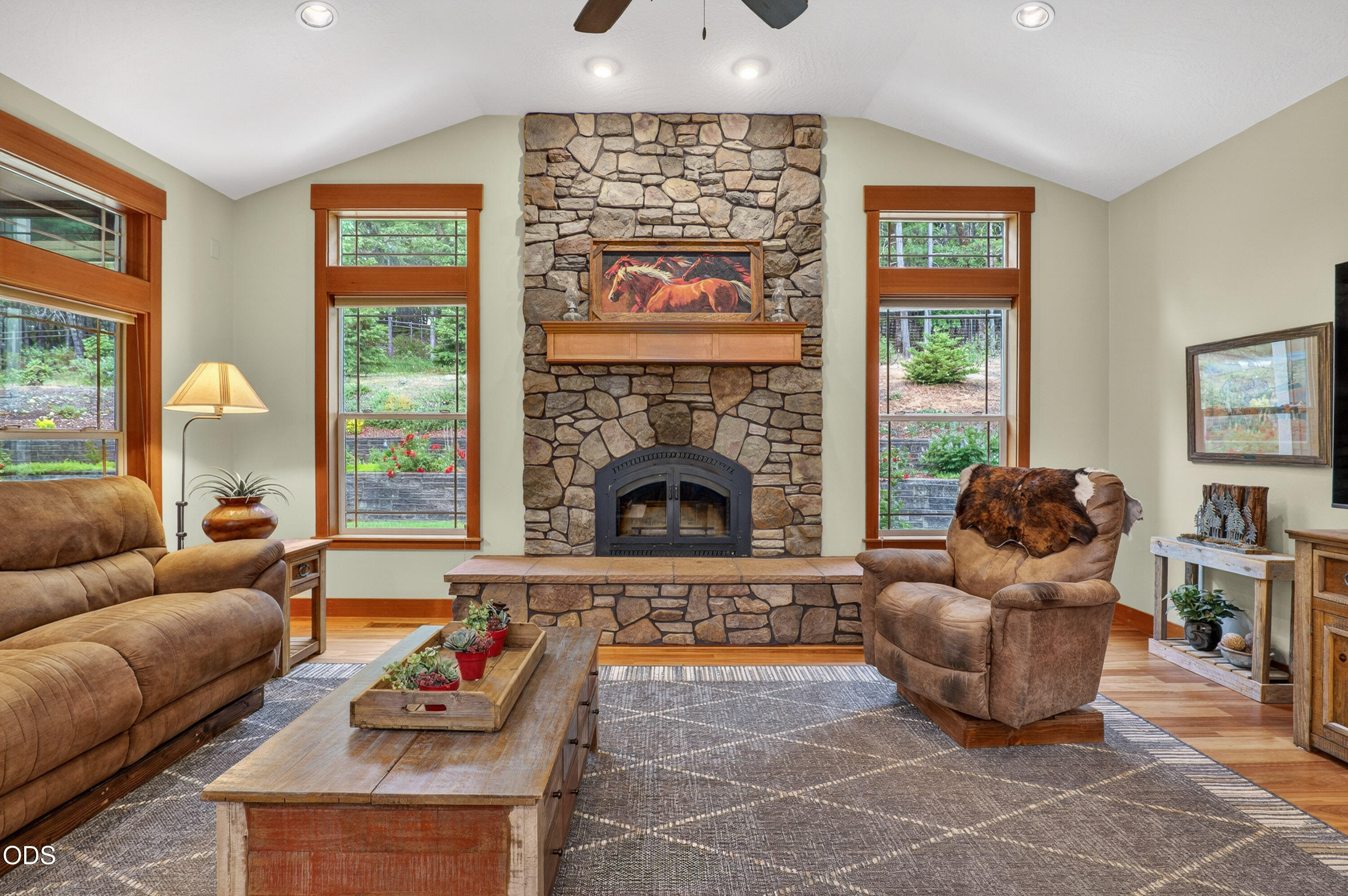 1321 Falcon Crest Lane Merlin, OR 97532 - Photo 14 of 57
