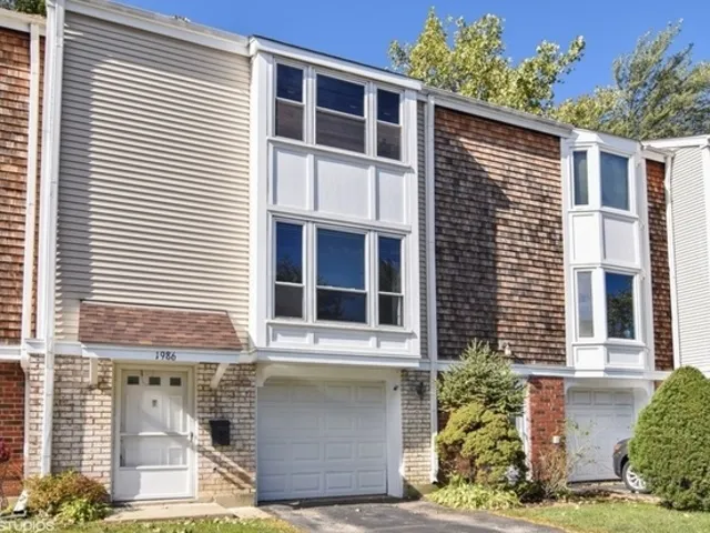 $294,900 | 1986 Brighton Lane, Hoffman Estates, IL 60169