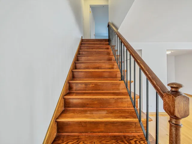 $294,900 | 1986 Brighton Lane, Hoffman Estates, IL 60169