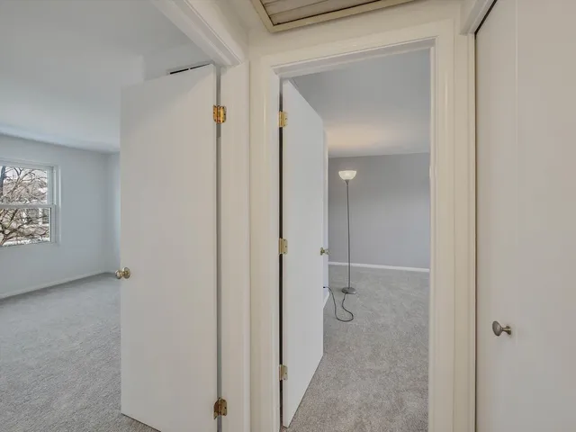 $294,900 | 1986 Brighton Lane, Hoffman Estates, IL 60169