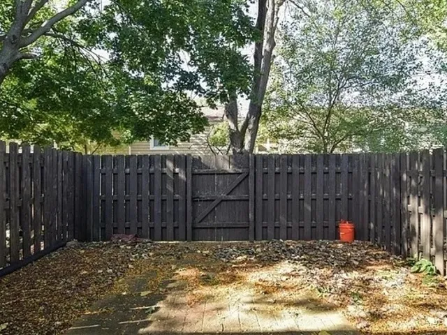 $294,900 | 1986 Brighton Lane, Hoffman Estates, IL 60169