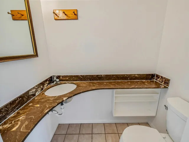 $294,900 | 1986 Brighton Lane, Hoffman Estates, IL 60169