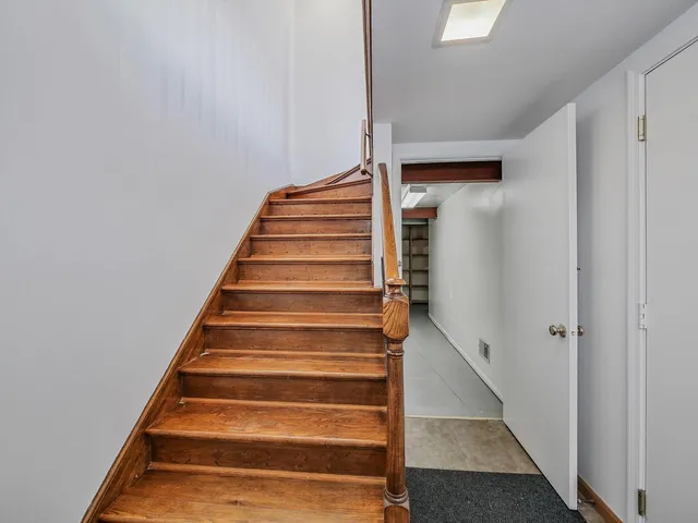 $294,900 | 1986 Brighton Lane, Hoffman Estates, IL 60169