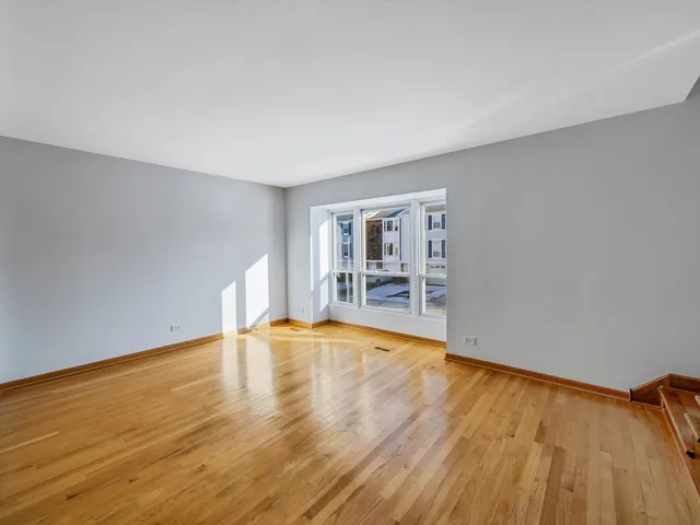 $294,900 | 1986 Brighton Lane, Hoffman Estates, IL 60169