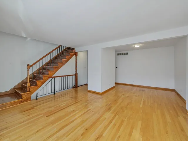 $294,900 | 1986 Brighton Lane, Hoffman Estates, IL 60169