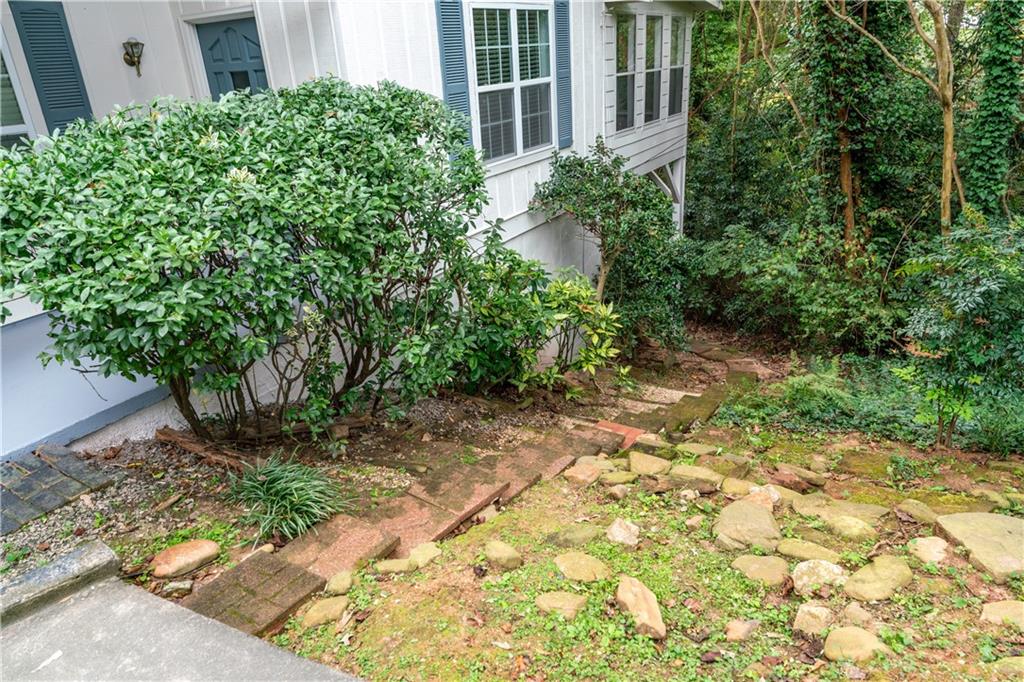 819 Gardenia Lane Decatur, GA 30033 - Photo 5 of 41 a backyard of a house with lots of green space