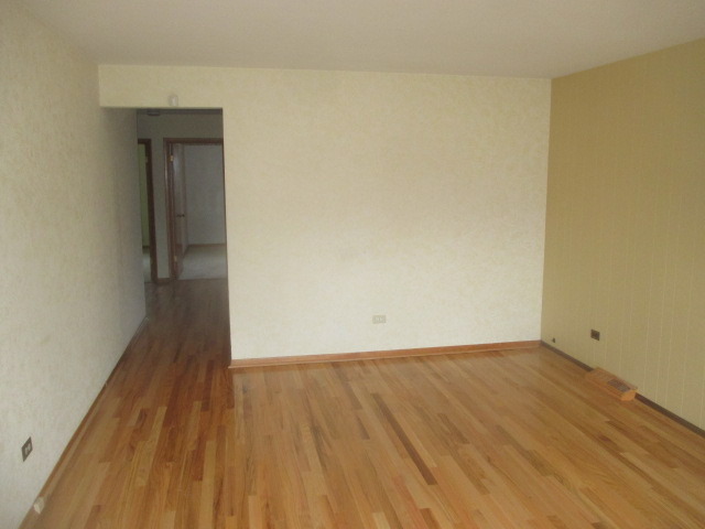 7738 State Road Burbank, IL 60459 - Photo 4 of 12