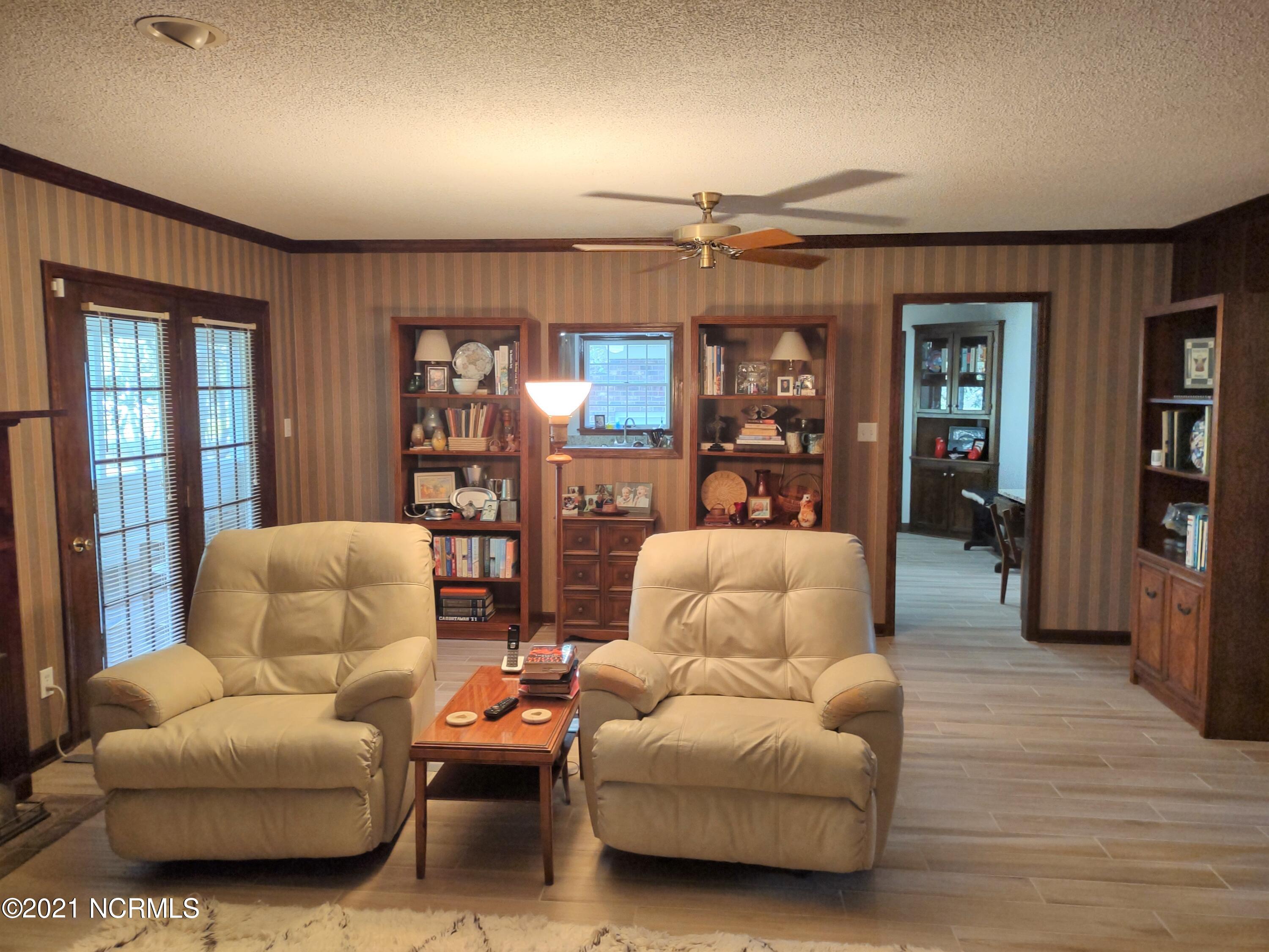 242 Copeland Road Beaufort, NC 28516 - Photo 13 of 34 FAMILY ROOM
