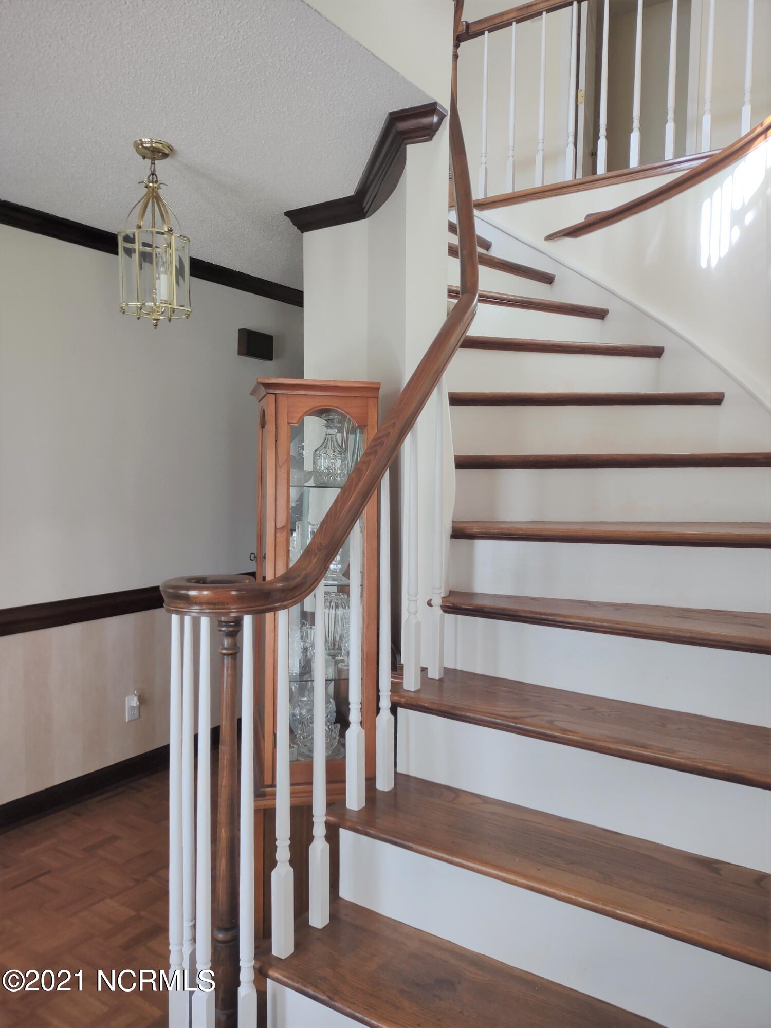 242 Copeland Road Beaufort, NC 28516 - Photo 18 of 34 STAIRS - ENTRY WAY AREA