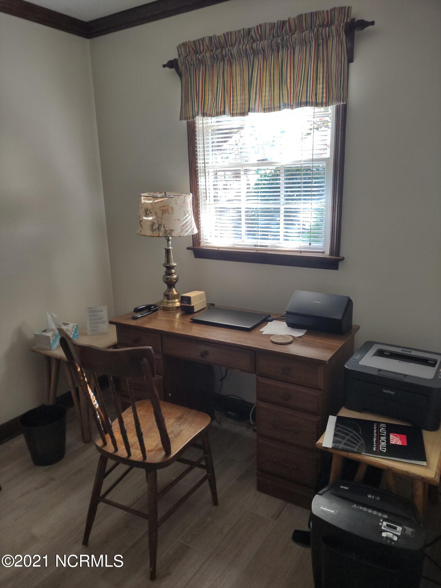 242 Copeland Road Beaufort, NC 28516 - Photo 9 of 34 OFFICE AREA