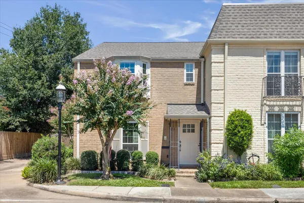 $2,600 | 671 North Post Oak Lane, Unit 671, Houston, TX 77024