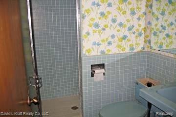 8816 Crescent Beach Road Pigeon, MI 48755 - Photo 11 of 21 Second Bathroom