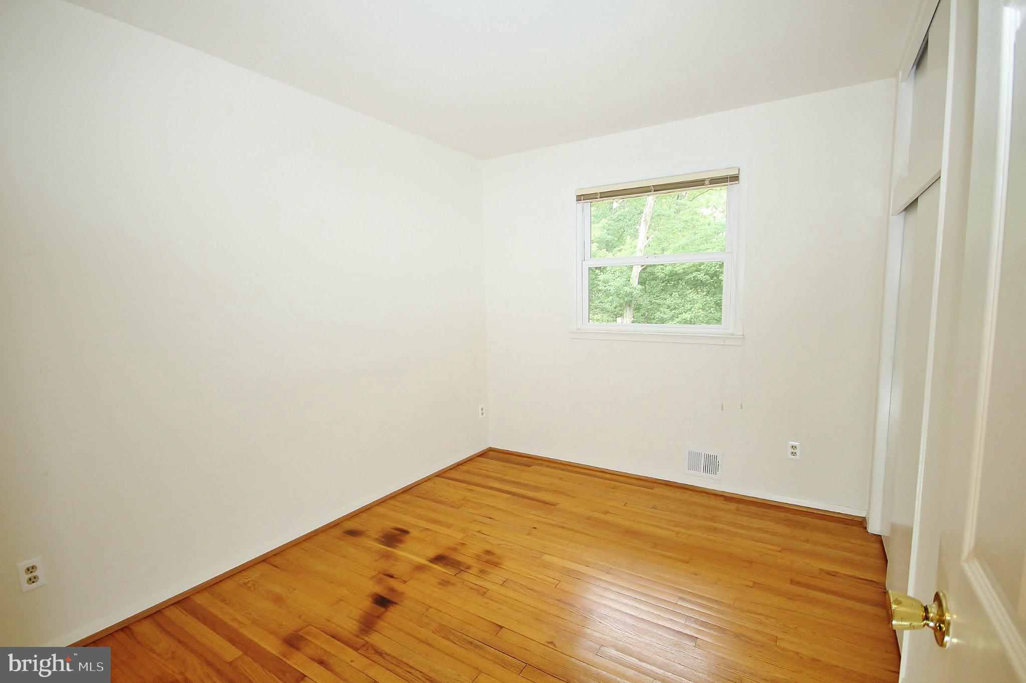 5504 Inverchapel Road Springfield, VA 22151 - Photo 16 of 51 Bright and airy blank canvas room.
