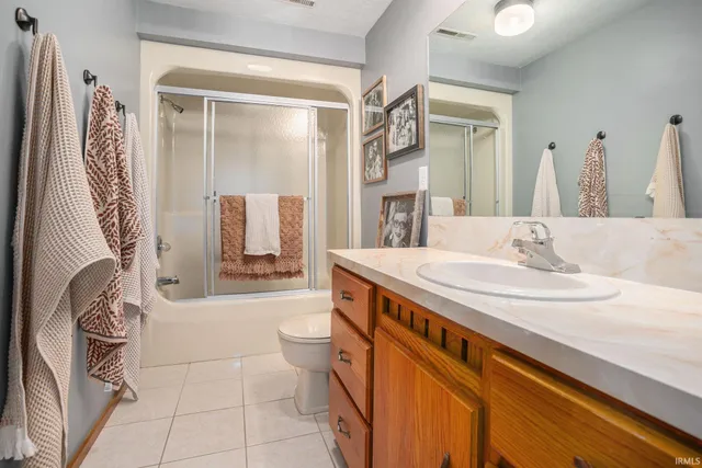 $699,900 | 16015 County Road 4, Bristol, IN 46507