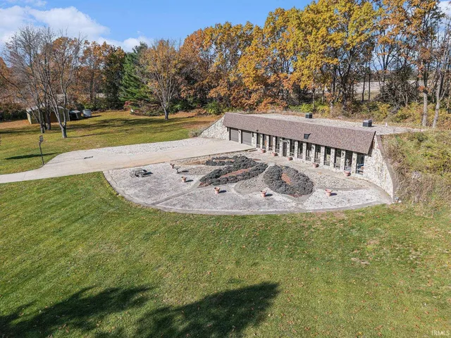 $699,900 | 16015 County Road 4, Bristol, IN 46507