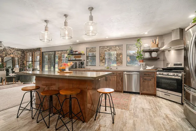 $699,900 | 16015 County Road 4, Bristol, IN 46507