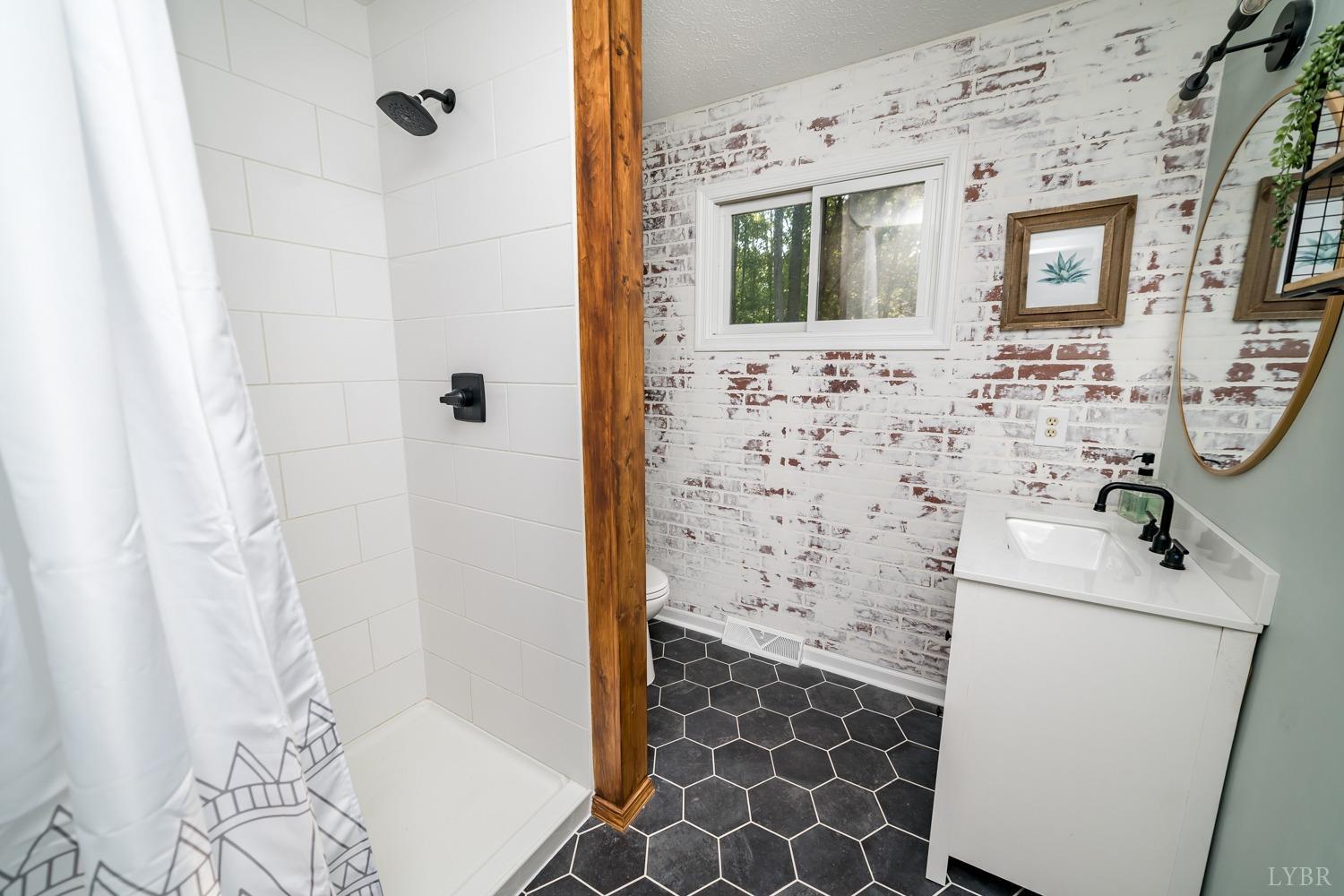 5068 Thomas Jefferson Road Forest, VA 24551 - Photo 16 of 43 Gallery Image 16