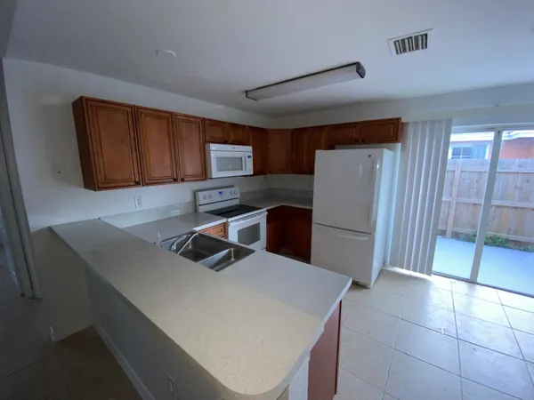 $3,295 | 618 Northeast 1st Street, Unit B, Boynton Beach, FL 33435