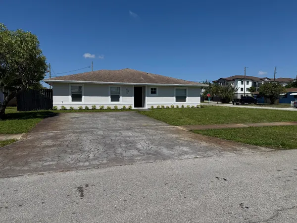 $3,295 | 618 Northeast 1st Street, Unit B, Boynton Beach, FL 33435