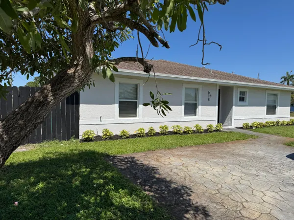 $3,295 | 618 Northeast 1st Street, Unit B, Boynton Beach, FL 33435