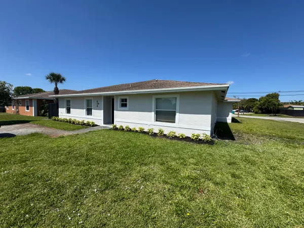 $3,295 | 618 Northeast 1st Street, Unit B, Boynton Beach, FL 33435