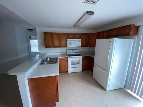 $3,295 | 618 Northeast 1st Street, Unit B, Boynton Beach, FL 33435