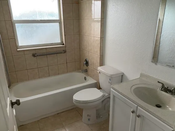 $3,295 | 618 Northeast 1st Street, Unit B, Boynton Beach, FL 33435
