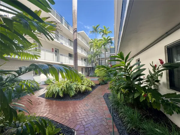 $2,350 | 3242 Mary Street, Unit S115, Miami, FL 33133