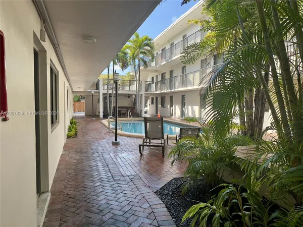 $2,350 | 3242 Mary Street, Unit S115, Miami, FL 33133